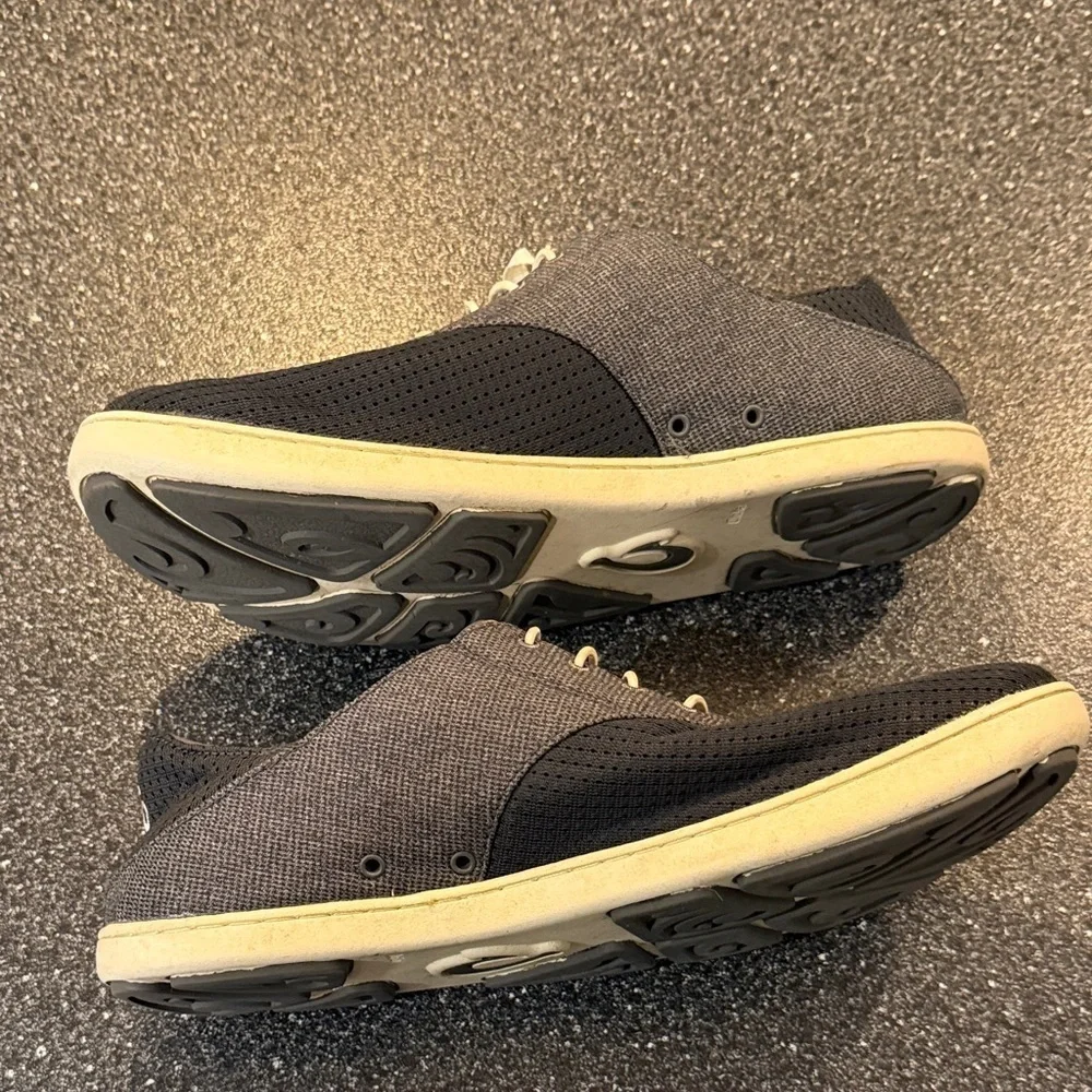 OluKai Men's Black and Gray Nohea Moku Boat Shoes - size 9